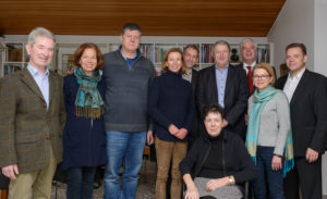 von Links: Bernhard von Rotberg, Barbara von Rotberg, Roland Zitzmann, Stefanie Knecht, Wolfgang Vogt, Dr. Wolfgang Weng, davor sitzend Claudia Weng, Harald Leibrecht, Viola Noack, Dr. Henning Wagner