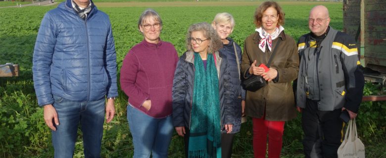 FDP-Kreistagsfraktion besichtigt möglichen Deponiestandort im Hemmingen. Im Bild v.l.: Jochen Eisele, Sibylle Gutjahr, Viola Noack, Erika Schellmann, Barbara von Rotberg (Stadträtin Hemmingen) und Fraktionsvorsitzender Volker Godel.