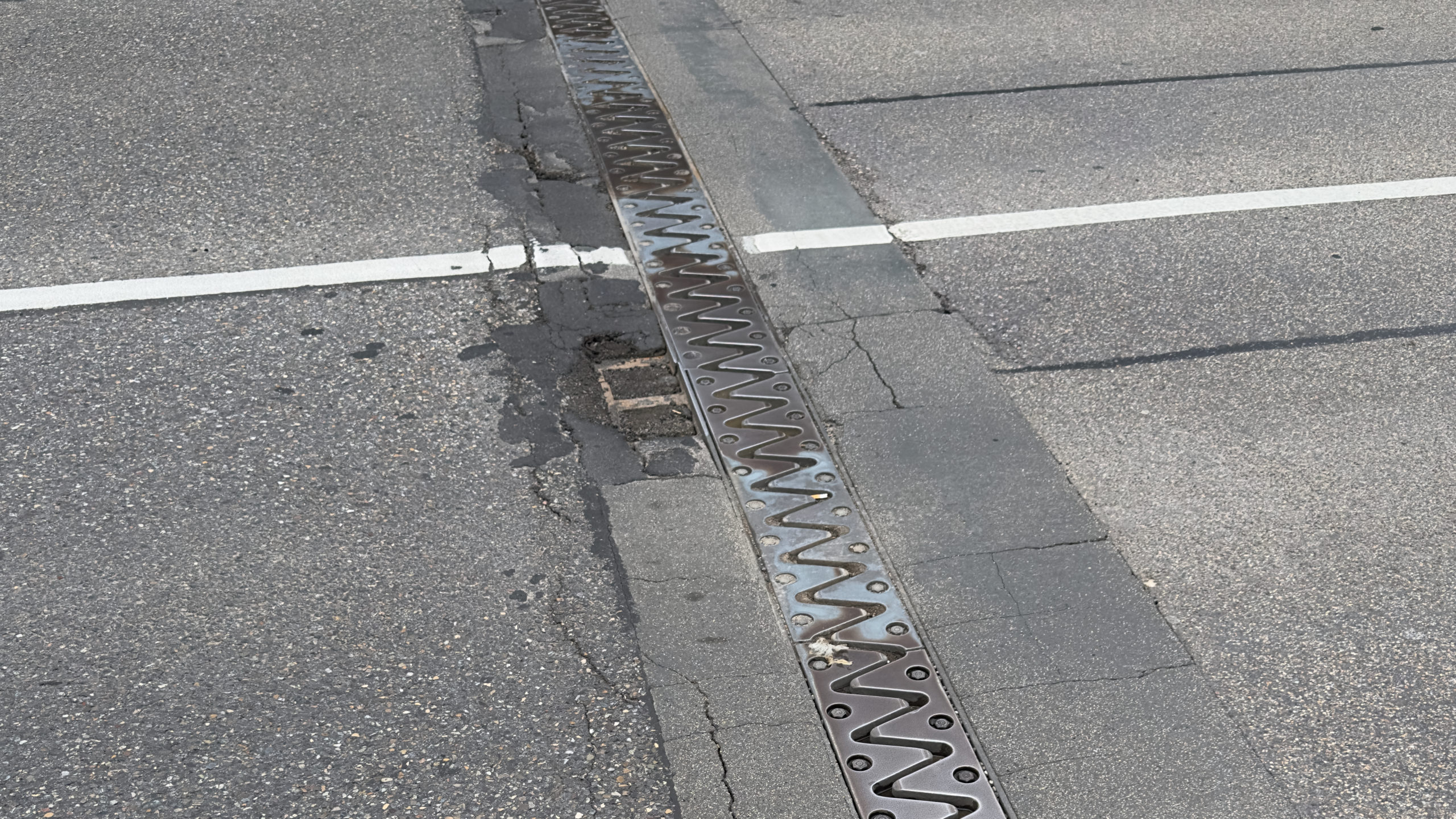 Massive Straßenschäden an der Neckarbrücke in Ludwigsburg